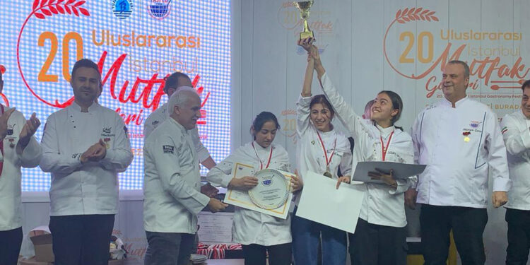 Uluslararası yemek yarışmasında dünya 3’üncüsü oldular