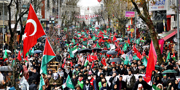 Ümraniye'de 'Şehitlerimiz ve Filistin İçin Yürüyoruz' eylemi