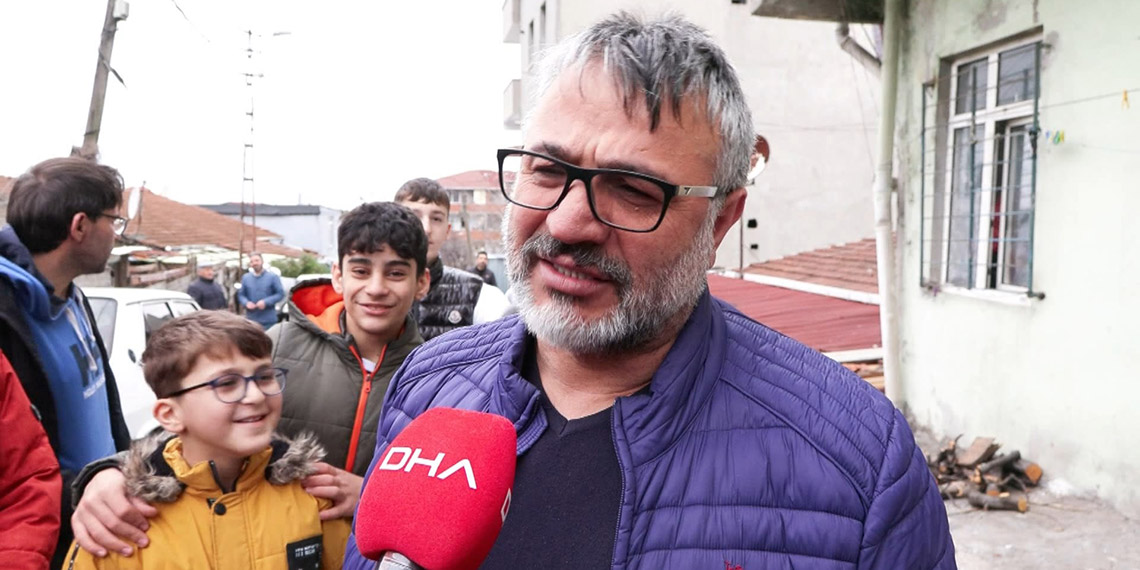 Ümraniye'de bitişik iki bina çöktü. Cadde trafiğe kapatılarak geniş güvenlik önlemleri alındı.