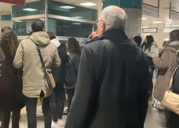 Yenikapı'da İspanyol, raylara atlayarak intihar etti