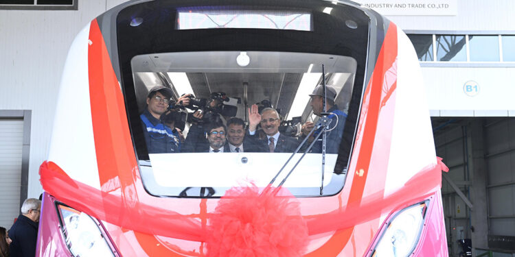 Yerli elektrikli tren setinde seri üretime geçtik