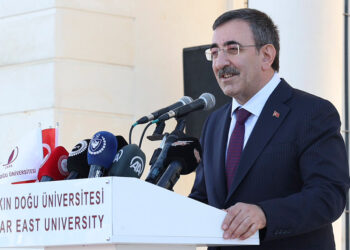 Yılmaz, Dr. Suat Günsel Camii'nin açılışına katıldı