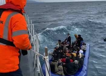 Yunanistan'ın geri ittiği 56 göçmen kurtarıldı