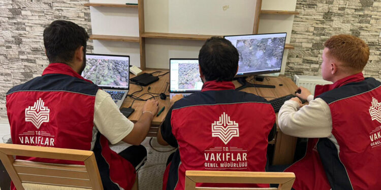 Zeytin ağaçları dronlar ile sayılarak korunuyor