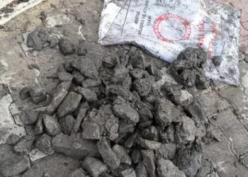 Zonguldak'ta dağıtılan yardım kömürleri ‘taş’ çıktı