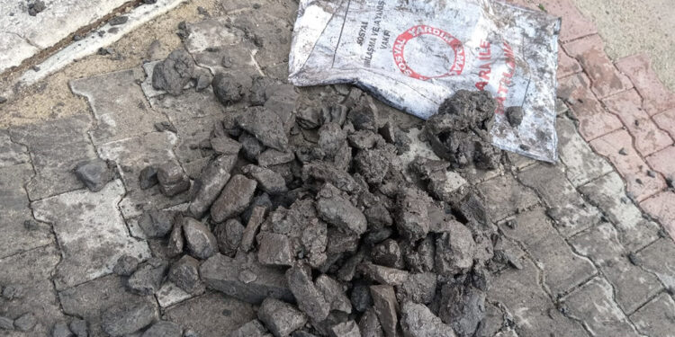 Zonguldak'ta dağıtılan yardım kömürleri ‘taş’ çıktı