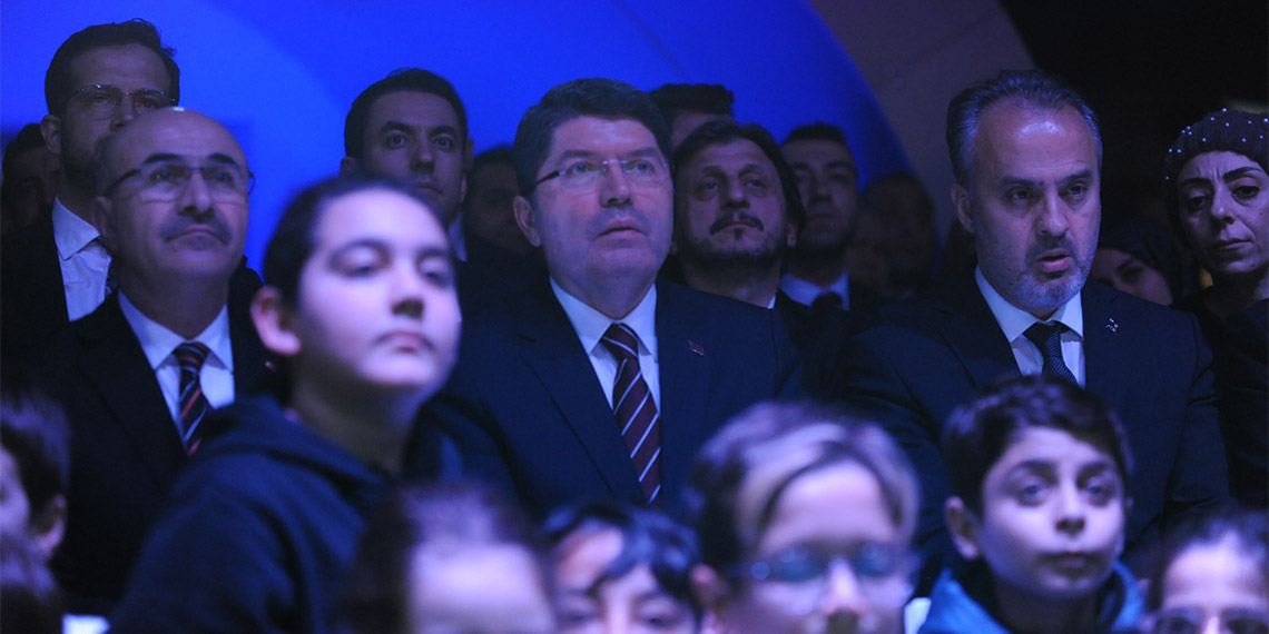 Adalet Bakanı Yılmaz Tunç, ''Türkiye Yüzyılı, bilimin de yüzyılı olacak, bu yüzyıl çocuklarımızın gençlerimizin omzunda olacak'' dedi.
