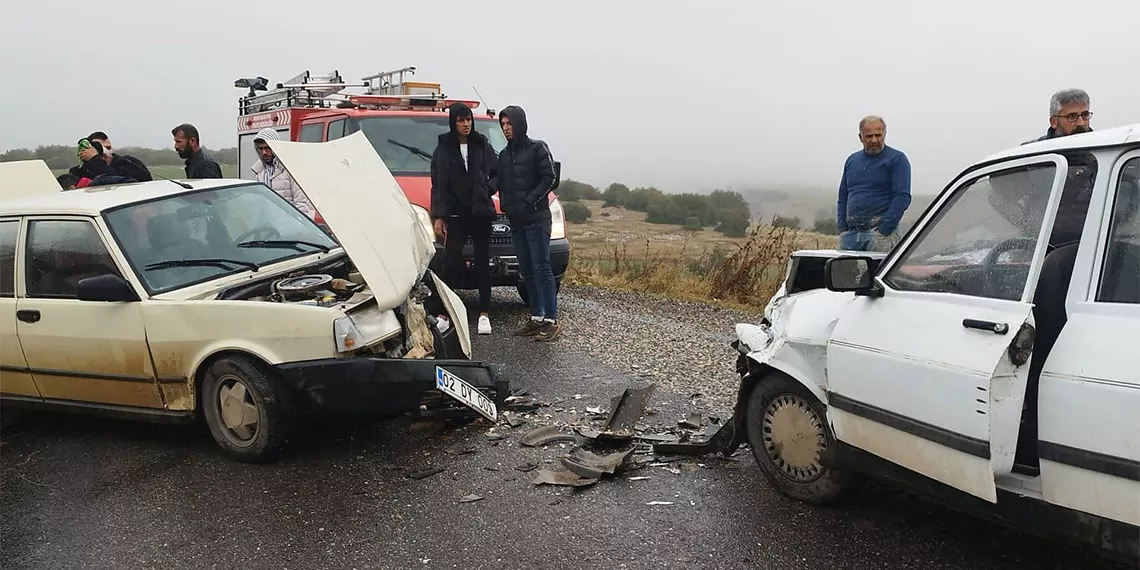 Adiyamanda otomobiller kafa kafaya carpisti 5 yarali 7548 dhaphoto2 - yaşam - haberton