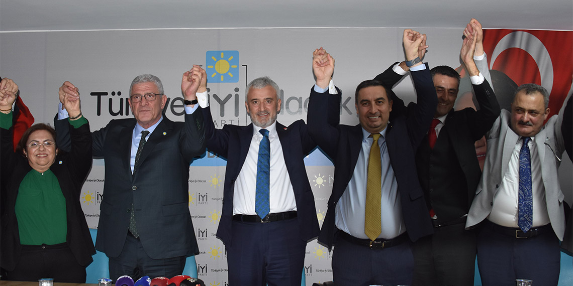 AK Parti'den istifa eden Enver Yılmaz İYİ Parti'ye katılıp, Ordu Büyükşehir Belediye Başkan adayı oldu. Enver Yılmaz’ın, İYİ Parti’ye katılımı nedeniyle il binasında tören düzenlendi.