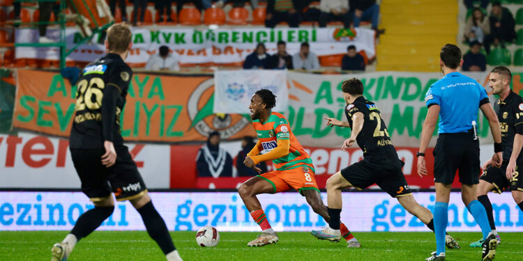 Alanyaspor MKE Ankaragücü ile 1-1 berabere kaldı