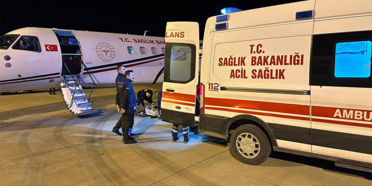 Mardin'de beyin kanaması geçiren hasta Ankara'ya sevk edildi