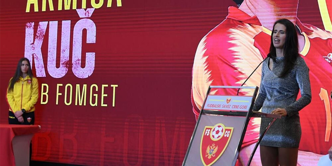 Armisa Kuc Karadağ'da "Yılın Futbolcusu" seçildi