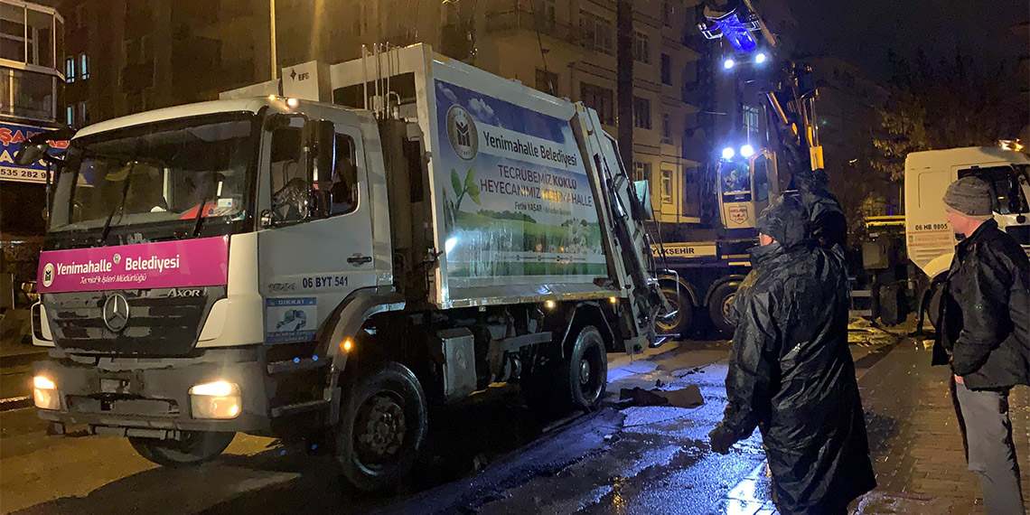 Ankara'da yağmur nedeniyle yol çöktü
