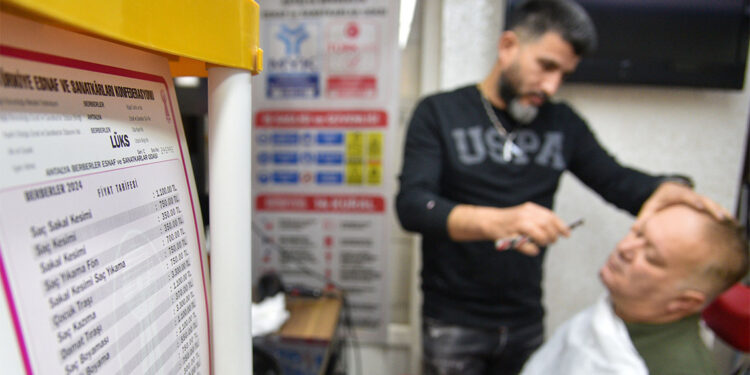 Antalya'da 'Lüks' tarifede tıraş 1100 lira