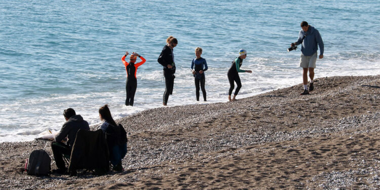 Antalya'da ocak ayının ortasında denize girdiler