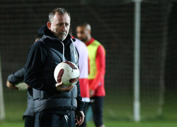 Sergen Yalçın Antalyaspor'da ilk antrenmanına çıktı