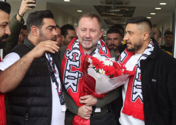 Sergen Yalçın Antalya'ya geldi