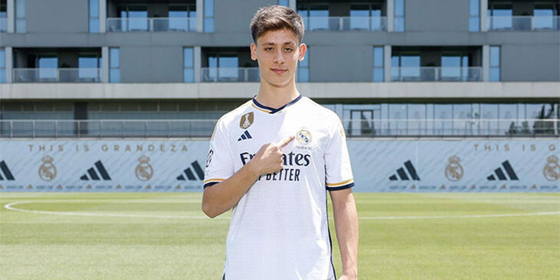 Real Madrid’e sezon başında transfer olan Milli oyuncu Arda Güler ilk maçında performansıyla beğeni topladı.