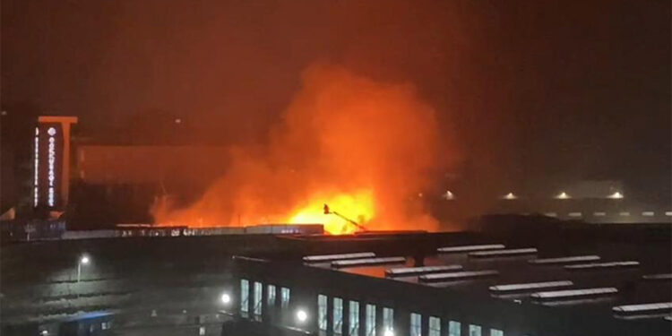 Arnavutköy'de film platosunda yangın