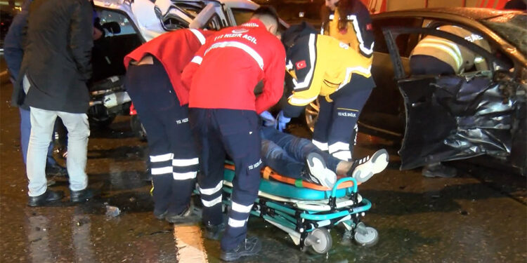 Ataşehir D-100 Karayolu'nda zincirleme kaza