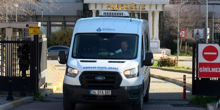 Avcılar'da çöp evde cesedi bulunan öğretmenin cenazesi Adli Tıp'tan alındı