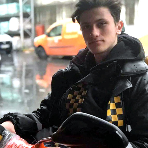 Avcılar D-100'de kaza: Metrelerce sürüklenen motokurye öldü