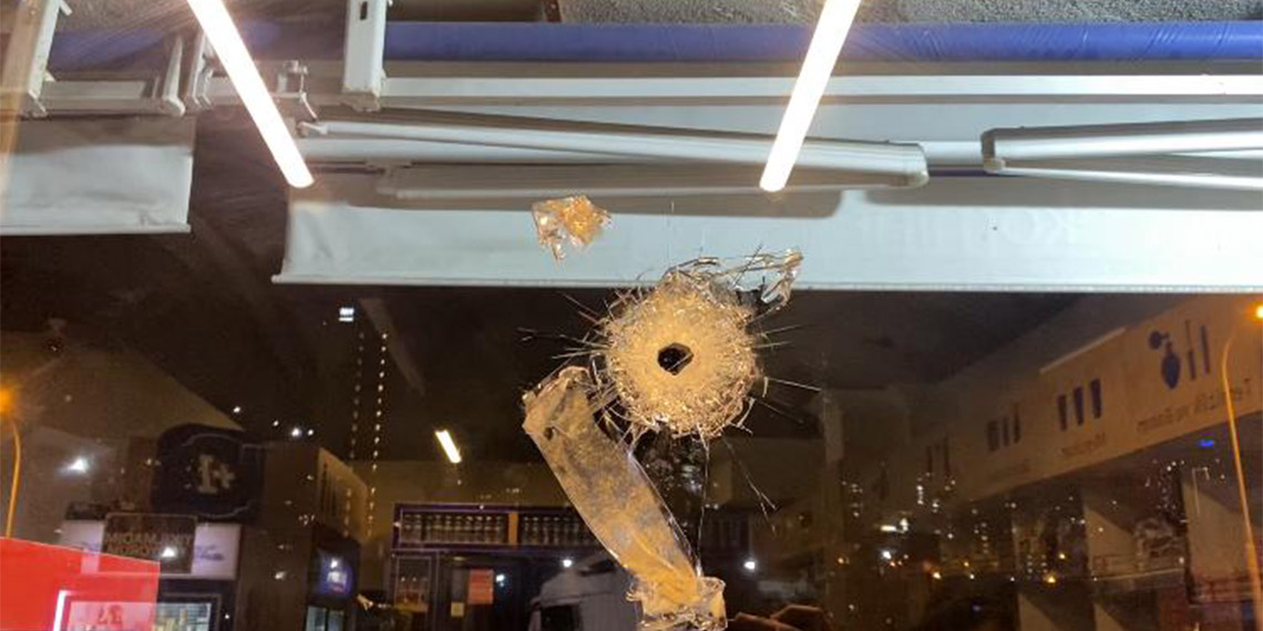 Bağcılar'da tekel bayisine silahla ateş açtı