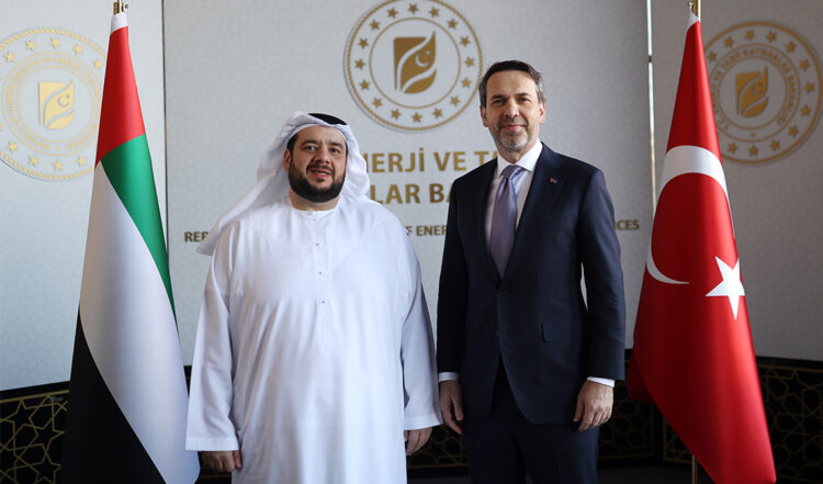 Bakan Bayraktar, BAE Yatırım Bakanı ile bir araya geldi