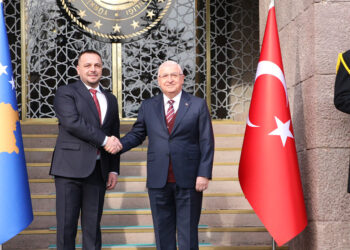 Bakan Güler, Kosova Cumhuriyeti Savunma Bakanı ile bir araya geldi