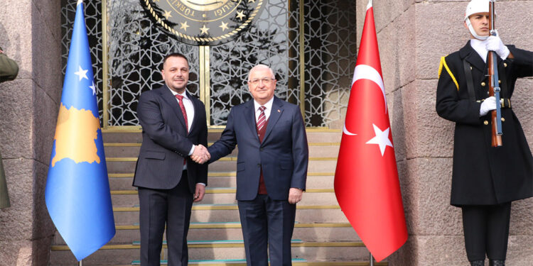Bakan Güler, Kosova Cumhuriyeti Savunma Bakanı ile bir araya geldi