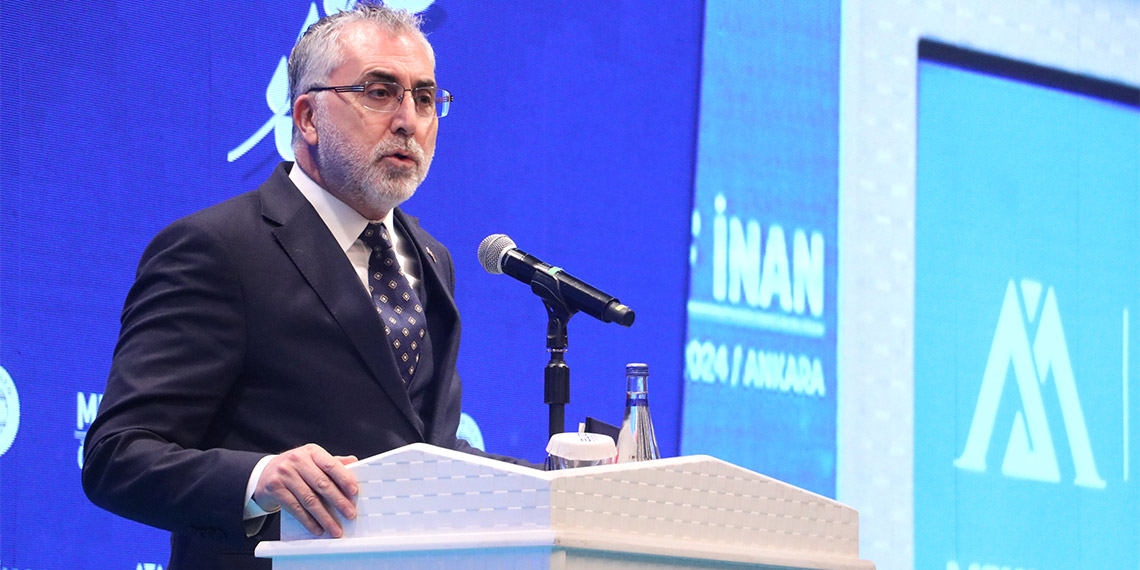 Çalışma ve Sosyal Güvenlik Bakanı Vedat Işıkhan, "Türkiye olarak sadece Türkiye'den ibaret değiliz. Bütün bir İslam dünyasının derdiyle dertleniyoruz. Hatta sahip olduğumuz inanç ve temsil ettiğimiz medeniyetin gereği olarak bütün insanlığın sorunları ve ihtiyaçlarıyla muhatap ve sorumlu bir konumda bulunuyoruz" dedi.