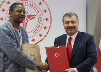 Fahrettin Koca Burkina Faso heyetini kabul etti