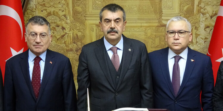 Adaylar eğitimle ilgili projelerini kamuoyu ile paylaşsın