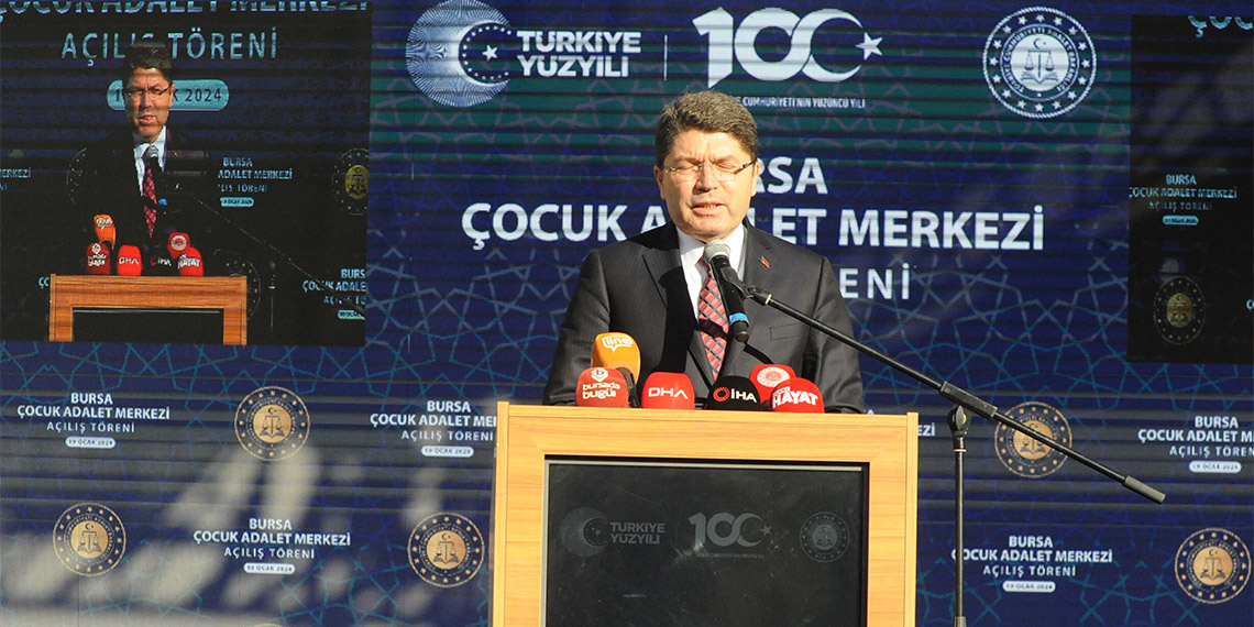 Adalet Bakanı Yılmaz Tunç, "Çocuk psikolojisine uygun bir yargılama sürecinin gerçekleştirilmesi, maddi gerçeğin ortaya çıkarılması bakımından çok önemli olduğunu düşünüyoruz" dedi.