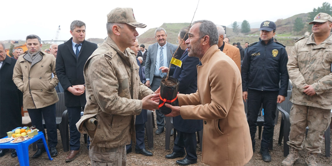 Siirt'te düzenlenen '100’üncü Yıl Tarımsal Projesi' kapsamında konuşan Tarım ve Orman Bakanı İbrahim Yumaklı, "Son 6 yılda Siirt'te fıstık üretimi 3 kat artmış" dedi.