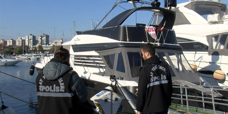 Yattan 300 bin liralık malzeme çaldılar