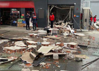 Balıkesir'de akaryakıt istasyonunda patlama