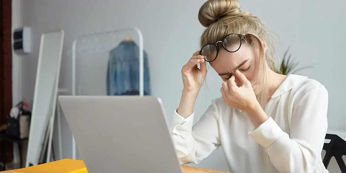 Baş ağrısı en sık görülen ağrı nedenidir. Hemen herkes baş ağrısı tecrübesi yaşar. Herhangi bir yılda çoğu insan en az bir kez baş ağrısı çeker. Ancak bazı ağrı sinyalleri var ki bu durumda beklemeden acil tıbbi yardım alınmalıdır.  