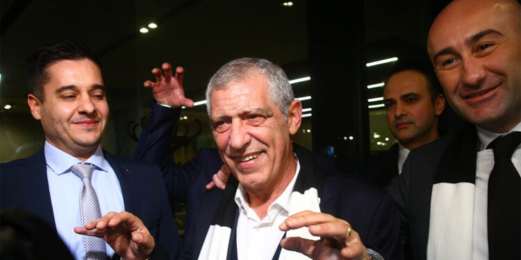 Beşiktaş'ın yeni teknik direktörü Santos İstanbul'da