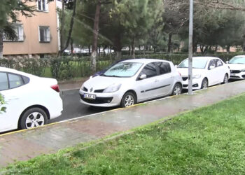 Beylikdüzü güne kar yağışıyla uyandı