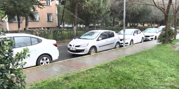 Beylikdüzü güne kar yağışıyla uyandı