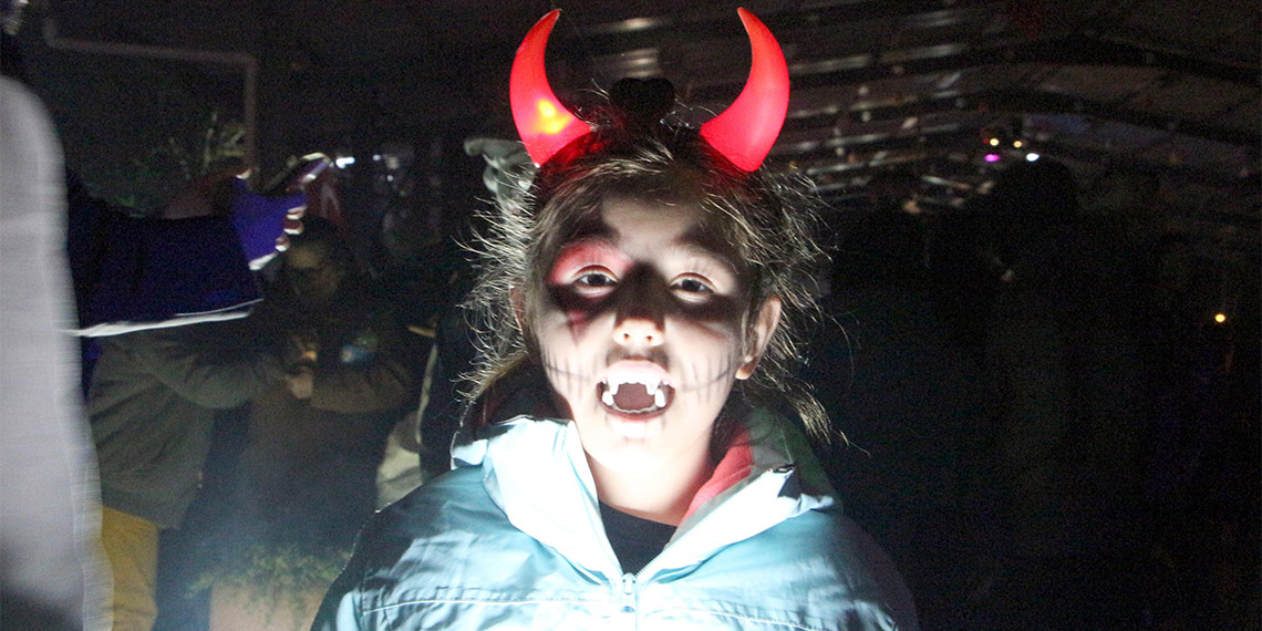 Kırklareli'nin Babaeski ilçesine bağlı Büyükmandıra Beldesi'nde, kötü ruhların kovulduğu düşünülen Balkan geleneği Koleda festival havasında kutlandı.