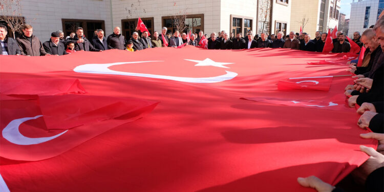 Şehit olan 9 asker için Teröre Lanet eylemi