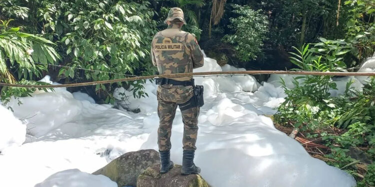 Brezilya'da sülfonik asit dereye döküldü