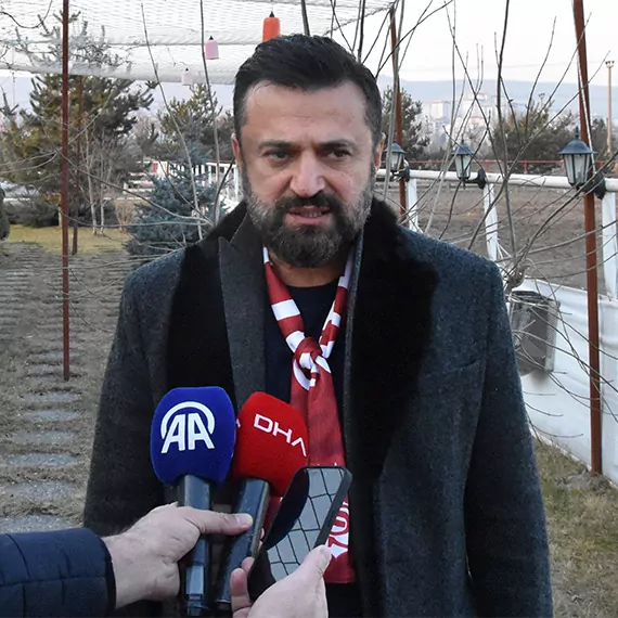 Sivasspor'un teknik direktörü bülent uygun "galatasaray maçının taraftarını ağırlayarak ligi en güzel şekilde forse edeceğiz" dedi.
