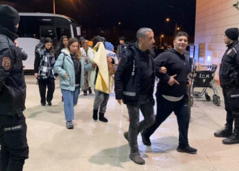 Narkotik operasyonunda kucağındaki bebeği ile cezaevine gönderildi