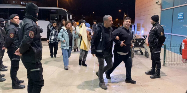 Narkotik operasyonunda kucağındaki bebeği ile cezaevine gönderildi