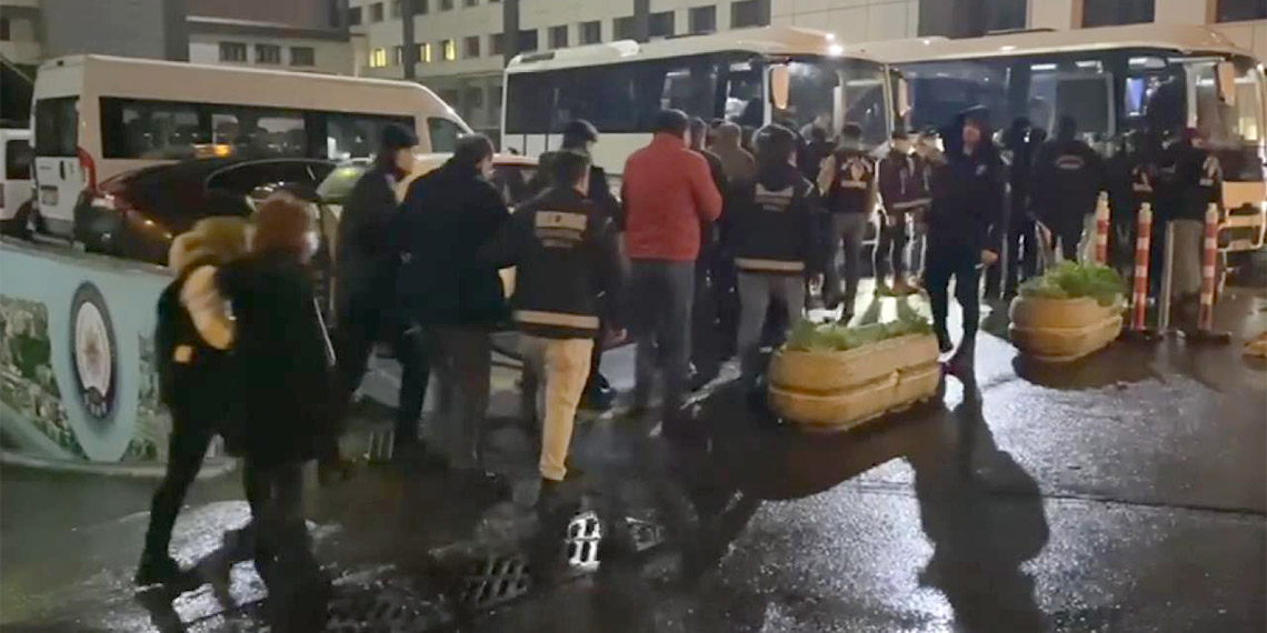 Büyükçekmece Belediyesi'ne düzenlenen rüşvet operasyonu; 22 kişi adliyede