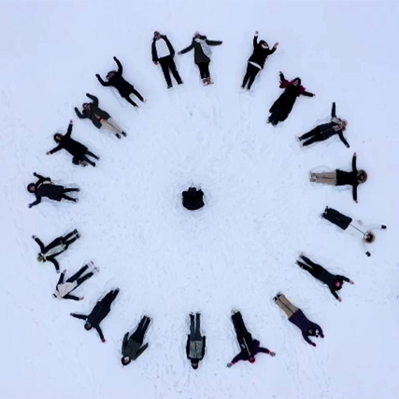 Çıldır Gölü'nün yüzeyi buz tuttu