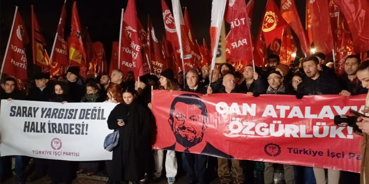Can Atalay'ın milletvekilliğinin düşürülmesi protesto edildi